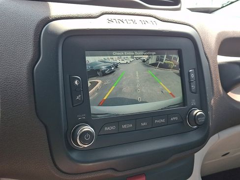 Used 2016 Jeep Renegade Latitude AWD/4WD image 18