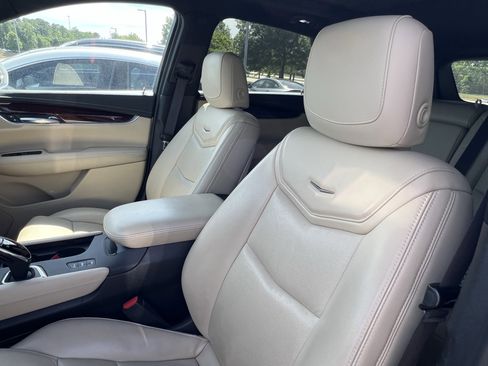 Used 2019 Cadillac XT5 Luxury AWD/4WD image 16