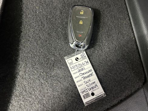 Used 2021 Chevrolet Traverse LS image 32