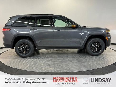 New 2025 Jeep Grand Cherokee Laredo image 3