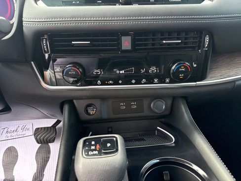 Used 2025 Nissan Rogue Platinum FWD image 21