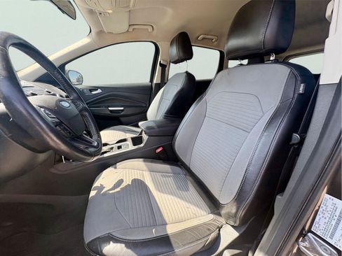 Used 2017 Ford Escape SE w/ SE Sport Appearance Package FWD image 10