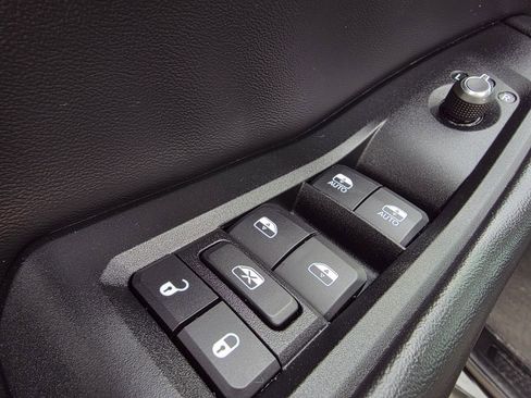 Used 2024 Jeep Grand Cherokee L Limited w/ Black Appearance Package image 11