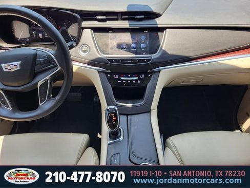Used 2017 Cadillac XT5 Luxury w/ Driver Awareness Package FWD image 14