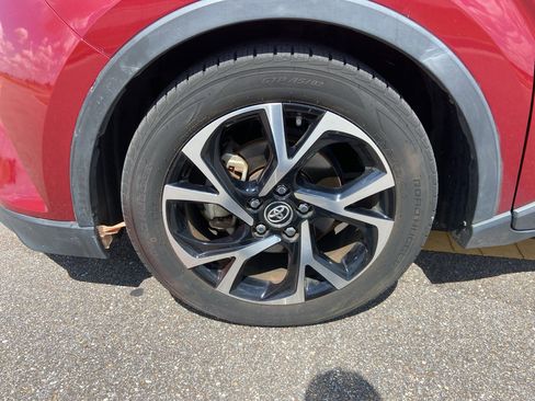Used 2018 Toyota C-HR XLE image 13