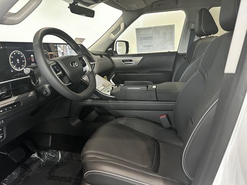 New 2026 INFINITI QX80 Luxe image 18