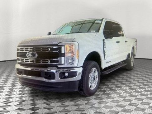 Used 2025 Ford F250 XLT AWD/4WD image 3