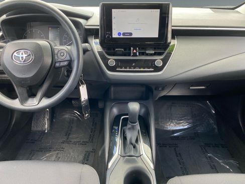 Used 2025 Toyota Corolla LE FWD image 11