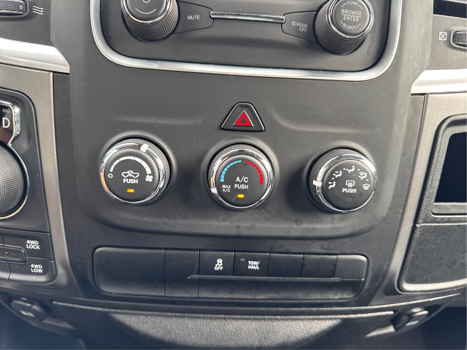 Used 2024 RAM 1500 Classic SLT AWD/4WD image 27