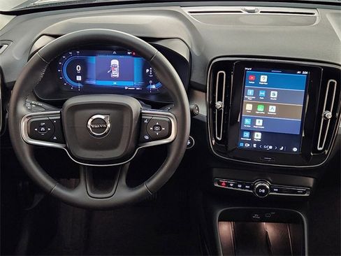 Used 2025 Volvo XC40 B5 Core image 26