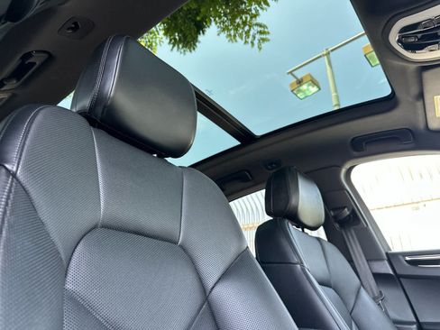 Certified 2025 Porsche Macan AWD/4WD image 18