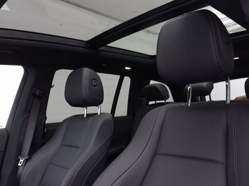 Used 2025 Mercedes-Benz GLS 450 4MATIC image 14