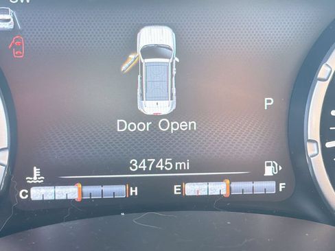 Used 2022 Jeep Renegade Latitude AWD/4WD image 10