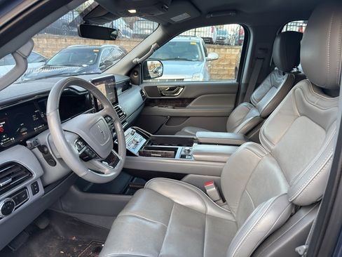 Used 2019 Lincoln Navigator L Select w/ Technology Package image 9