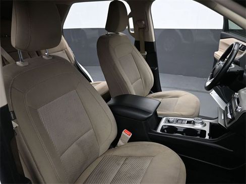 Used 2023 Ford Explorer XLT image 27