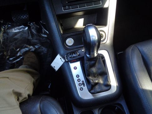 Used 2015 Volkswagen Tiguan SEL image 21