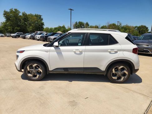 Used 2024 Hyundai Venue SEL FWD image 6