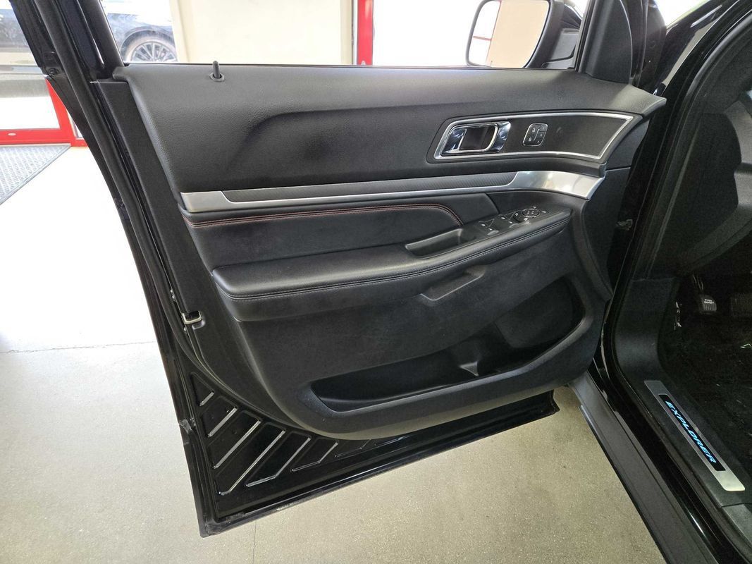 Used 2018 Ford Explorer Sport w/ Equipment Group 401A AWD/4WD image 11