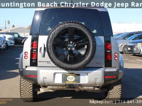 Used 2023 Land Rover Defender 110 SE image 4