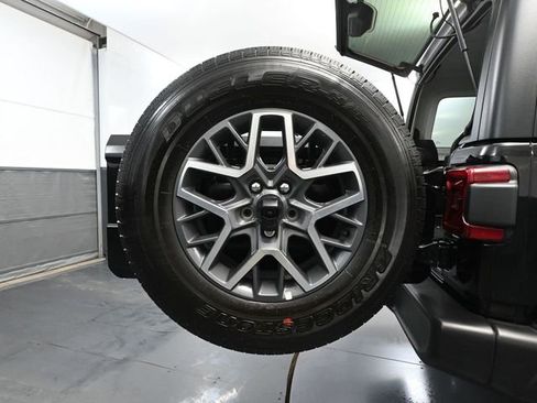 Used 2024 Jeep Wrangler Sahara image 14