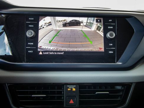 Used 2022 Volkswagen Taos SE w/ Panoramic Sunroof Package FWD image 44