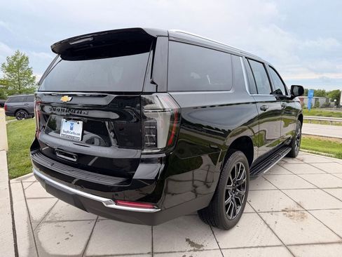 Used 2026 Chevrolet Suburban LT w/ Comfort Package AWD/4WD image 5