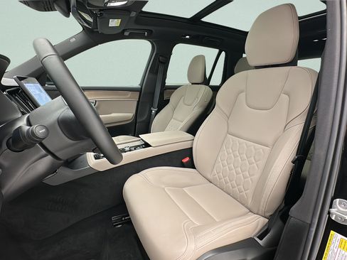 Used 2025 Volvo XC90 B5 Core AWD/4WD image 14