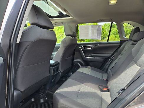 Used 2022 Toyota RAV4 XLE w/ Convenience Package AWD/4WD image 15