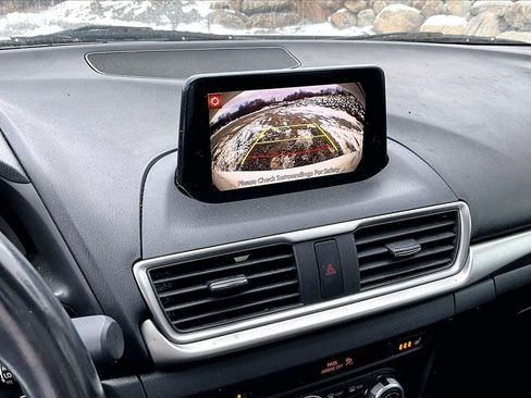 Used 2018 MAZDA MAZDA3 Touring image 19