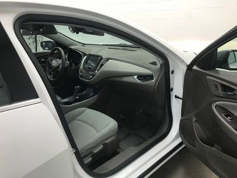 Used 2018 Chevrolet Malibu LS image 33