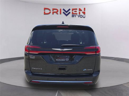 Used 2024 Chrysler Pacifica Limited FWD image 5