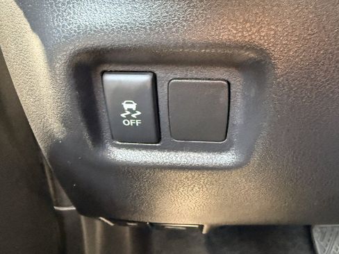 Used 2015 Nissan Versa Note FWD image 30