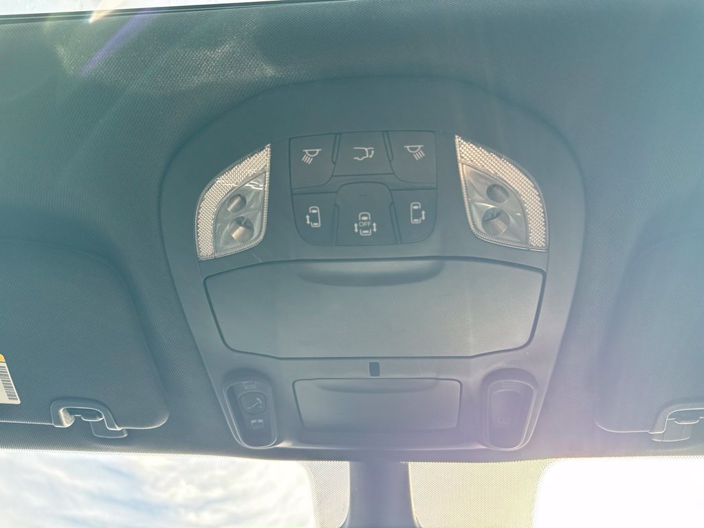 Used 2025 Chrysler Pacifica Limited FWD image 40