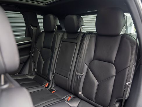 Used 2017 Porsche Cayenne S image 20