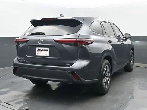 Used 2025 Toyota Highlander XLE FWD image 23