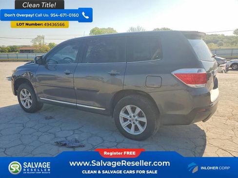 Used 2012 Toyota Highlander FWD w/ Cold Weather Pkg image 3
