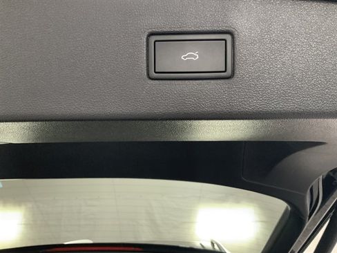 Used 2024 Volkswagen Tiguan SEL R-Line AWD/4WD image 10