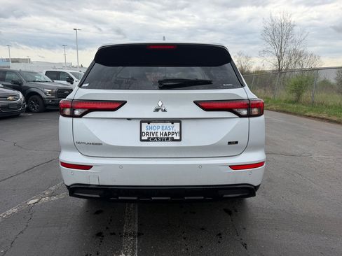 Used 2023 Mitsubishi Outlander SE Black Edition image 6
