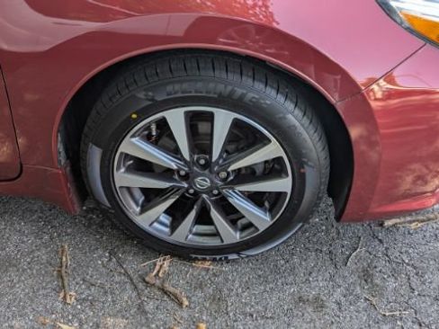 Used 2017 Nissan Altima 2.5 SV w/ Convenience Package FWD image 10