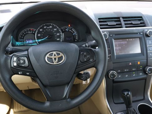 Used 2015 Toyota Camry LE image 15