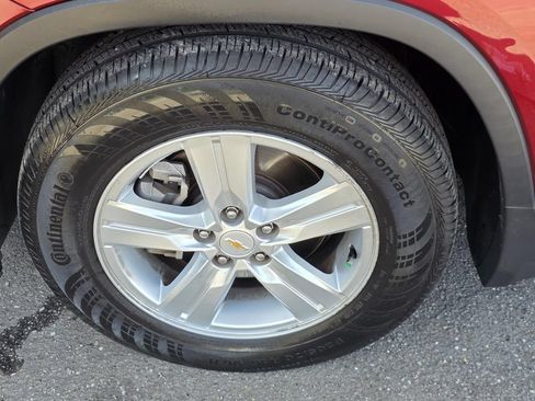Used 2021 Chevrolet Trax LT w/ LT Convenience Package FWD image 29