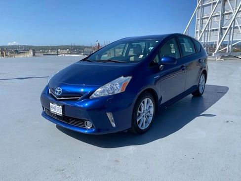 Used 2013 Toyota Prius V Five FWD image 4