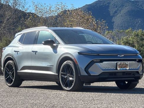 New 2026 Chevrolet Equinox EV LT w/ LPO, Blackout Package image 2