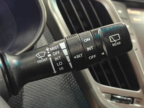 Used 2016 Hyundai Veloster FWD image 14