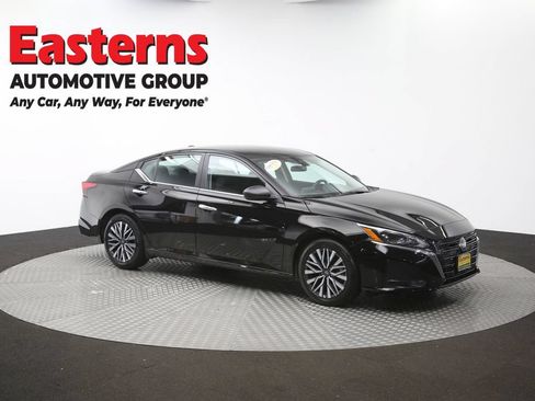 Used 2025 Nissan Altima 2.5 SV FWD image 48