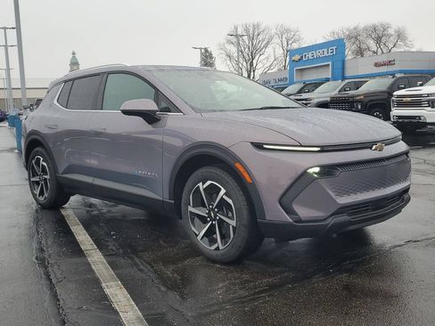 New 2026 Chevrolet Equinox EV LT FWD image 3