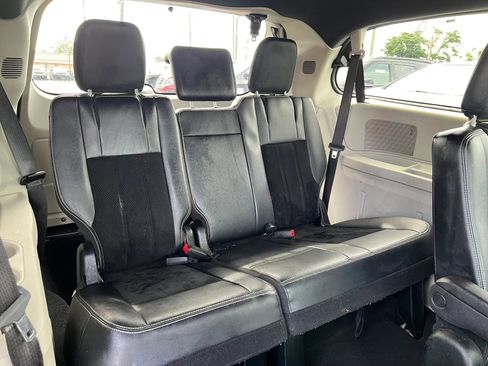Used 2017 Dodge Grand Caravan SXT FWD image 16