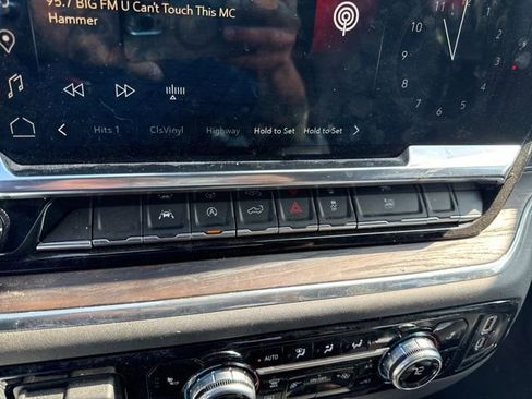 Used 2025 GMC Sierra 1500 SLT image 21