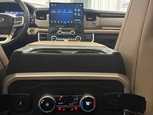 Used 2024 Ford Expedition Limited AWD/4WD image 34