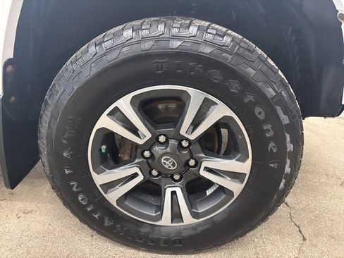 Used 2016 Toyota Tacoma TRD Sport image 9